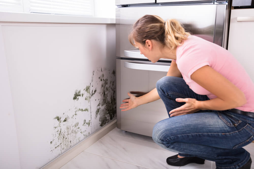 Riesgos de dormir en una habitación con humedad